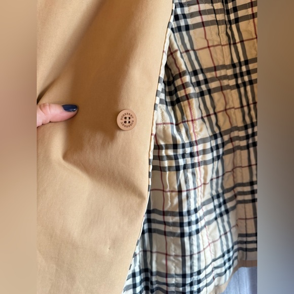 Burberry Women's Tan Double-Breasted Trench Jacket - Picture 8 of 11